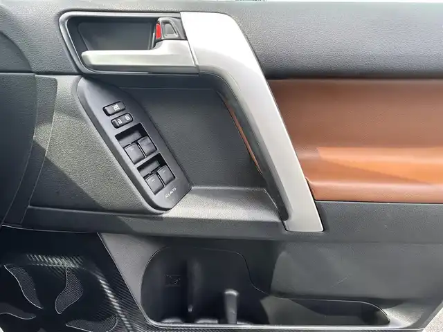 トヨタ ランドクルーザー プラド TX-L 70thアニバーサリーLTD 福岡県 2021(令3)年 4.1万km ホワイトパールクリスタルシャイン ・純正ナビ 9インチ/（BLUETOOTH/フルセグ/バックカメラ/・ETC/・クルーズコントロール/・ロードサインアシスト/・4WD/・シートヒーター/・エアシート/・プリクラッシュセーフティ/・コーナーセンサー/・クリアランスソナー/・LEDライト/・カーテンエアバッグ/・電動格納ミラー/・ルーフレール/・アルミホイール
