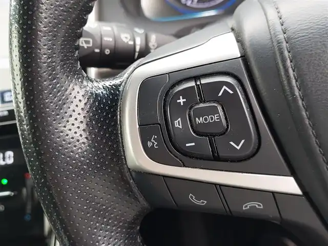 トヨタ ハリアー エレガンス 東京都 2018(平30)年 12.3万km ホワイトパールクリスタルシャイン Toyota Safety Sense P/・プリクラッシュセーフティシステム/・レーンディパーチャーアラート/・アダプティブハイビームシステム/・レーダークルーズコントロール/純正ナビ/フルセグTV/バックカメラ/ETC/パワーシート/ハーフレザーシート/アイドリングストップ/LEDヘッドライト/オートライト/オートマチックハイビーム/MTモード付きAT/17インチ純正アルミホイール/純正フロアマット/アルミホイール付きスタッドレスタイヤ4本車載