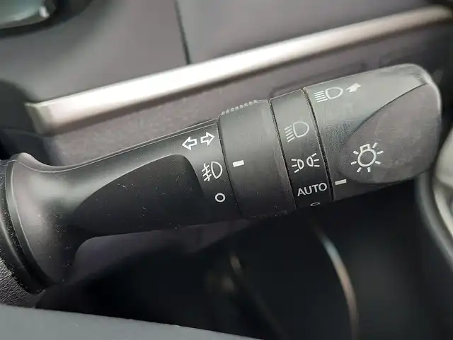 トヨタ ハリアー エレガンス 東京都 2018(平30)年 12.3万km ホワイトパールクリスタルシャイン Toyota Safety Sense P/・プリクラッシュセーフティシステム/・レーンディパーチャーアラート/・アダプティブハイビームシステム/・レーダークルーズコントロール/純正ナビ/フルセグTV/バックカメラ/ETC/パワーシート/ハーフレザーシート/アイドリングストップ/LEDヘッドライト/オートライト/オートマチックハイビーム/MTモード付きAT/17インチ純正アルミホイール/純正フロアマット/アルミホイール付きスタッドレスタイヤ4本車載
