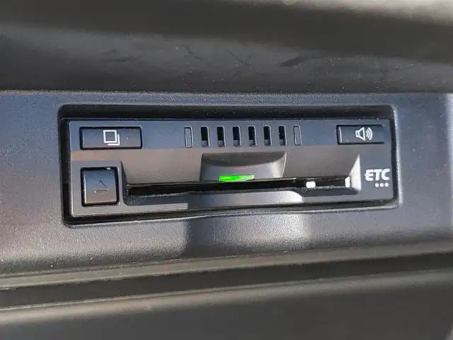 トヨタ ハリアー エレガンス 東京都 2018(平30)年 12.3万km ホワイトパールクリスタルシャイン Toyota Safety Sense P/・プリクラッシュセーフティシステム/・レーンディパーチャーアラート/・アダプティブハイビームシステム/・レーダークルーズコントロール/純正ナビ/フルセグTV/バックカメラ/ETC/パワーシート/ハーフレザーシート/アイドリングストップ/LEDヘッドライト/オートライト/オートマチックハイビーム/MTモード付きAT/17インチ純正アルミホイール/純正フロアマット/アルミホイール付きスタッドレスタイヤ4本車載