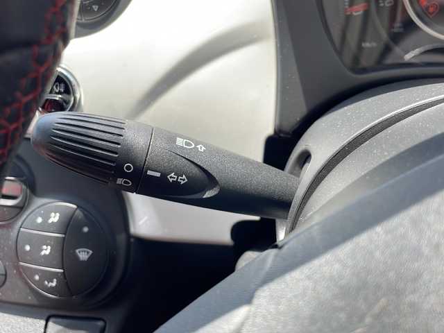 アバルト ５００ 滋賀県 2010(平22)年 6.1万km 白 純正オーディオ/AM/FM/CD/ステアリングリモコン/リモコンキー/スペアキー/レザーシート