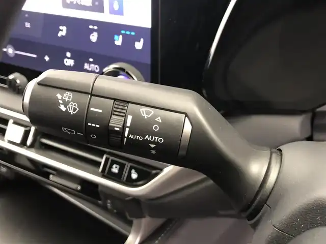 レクサス ＲＸ 450h+ バージョンL 愛知県 2023(令5)年 1.6万km シルバー メーカー14型メモリナビ/（FM/AM/BT/フルセグTV/HDMI）　/パノラマムーンルーフ　/全方位バックカメラ　/ハーフレザーシート　/全席シートヒーター　/全席エアシート　/ステアリングヒーター　/前席パワーシート　/リヤシート折り畳みボタン/ＥＴＣ２．０　/前後ドラレコ/レクサスセーフティシステム+/・衝突被害軽減ブレーキ/・カラーヘッドアップディスプレイ/・車線はみ出しアラート/・レーントレーシングアシスト/・レーンチェンジアシスト/・レーダークルーズコントロール/・アダプティブハイビームシステム /・ロードサインアシスト/・発進遅れ告知機能/・ドライバー異常時対応システム/・ドライバーモニター連携/・フロントクロストラフィックアラート/・プロアクティブドライビングアシスト/・ブラインドスポットモニター/・後方車両接近告知/・パーキングサポートブレーキ/純正フロアマット/純正21インチAW/三眼LEDヘッドライト