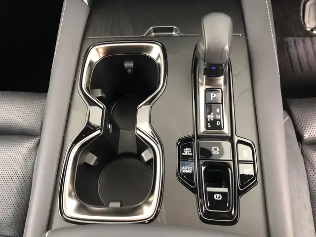 レクサス ＲＸ 450h+ バージョンL 愛知県 2023(令5)年 1.6万km シルバー メーカー14型メモリナビ/（FM/AM/BT/フルセグTV/HDMI）　/パノラマムーンルーフ　/全方位バックカメラ　/ハーフレザーシート　/全席シートヒーター　/全席エアシート　/ステアリングヒーター　/前席パワーシート　/リヤシート折り畳みボタン/ＥＴＣ２．０　/前後ドラレコ/レクサスセーフティシステム+/・衝突被害軽減ブレーキ/・カラーヘッドアップディスプレイ/・車線はみ出しアラート/・レーントレーシングアシスト/・レーンチェンジアシスト/・レーダークルーズコントロール/・アダプティブハイビームシステム /・ロードサインアシスト/・発進遅れ告知機能/・ドライバー異常時対応システム/・ドライバーモニター連携/・フロントクロストラフィックアラート/・プロアクティブドライビングアシスト/・ブラインドスポットモニター/・後方車両接近告知/・パーキングサポートブレーキ/純正フロアマット/純正21インチAW/三眼LEDヘッドライト