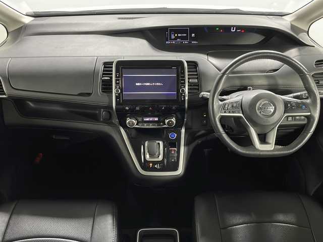日産 セレナ e－パワー ハイウェイスター V 広島県 2018(平30)年 5.3万km ミントホワイトP 禁煙　/純正９インチナビゲーション　/両側電動スライドドア　/アラウンドビューモニター　/純正デジタルインナーミラー　/純正フリップダウンモニター　/追従型レーダークルーズコントロール　/電動パーキングブレーキ/ブレーキホールド/シートヒーター　/ＬＥＤヘッドライト/ドライブレコーダー/純正１５インチアルミホイール/ＥＴＣ/フォグライト