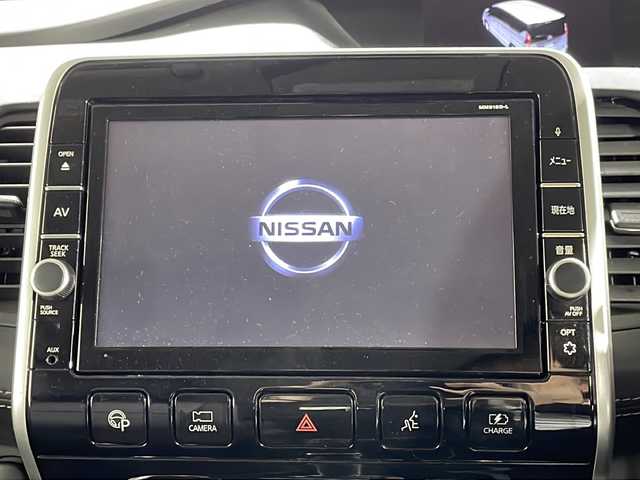 日産 セレナ e－パワー ハイウェイスター V 広島県 2018(平30)年 5.3万km ミントホワイトP 禁煙　/純正９インチナビゲーション　/両側電動スライドドア　/アラウンドビューモニター　/純正デジタルインナーミラー　/純正フリップダウンモニター　/追従型レーダークルーズコントロール　/電動パーキングブレーキ/ブレーキホールド/シートヒーター　/ＬＥＤヘッドライト/ドライブレコーダー/純正１５インチアルミホイール/ＥＴＣ/フォグライト