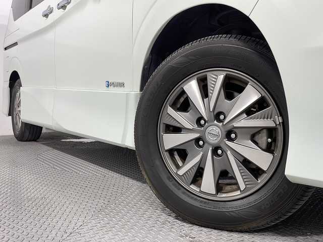 日産 セレナ e－パワー ハイウェイスター V 広島県 2018(平30)年 5.3万km ミントホワイトP 禁煙　/純正９インチナビゲーション　/両側電動スライドドア　/アラウンドビューモニター　/純正デジタルインナーミラー　/純正フリップダウンモニター　/追従型レーダークルーズコントロール　/電動パーキングブレーキ/ブレーキホールド/シートヒーター　/ＬＥＤヘッドライト/ドライブレコーダー/純正１５インチアルミホイール/ＥＴＣ/フォグライト