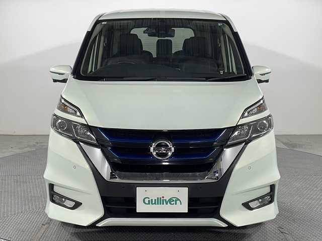 日産 セレナ e－パワー ハイウェイスター V 広島県 2018(平30)年 5.3万km ミントホワイトP 禁煙　/純正９インチナビゲーション　/両側電動スライドドア　/アラウンドビューモニター　/純正デジタルインナーミラー　/純正フリップダウンモニター　/追従型レーダークルーズコントロール　/電動パーキングブレーキ/ブレーキホールド/シートヒーター　/ＬＥＤヘッドライト/ドライブレコーダー/純正１５インチアルミホイール/ＥＴＣ/フォグライト