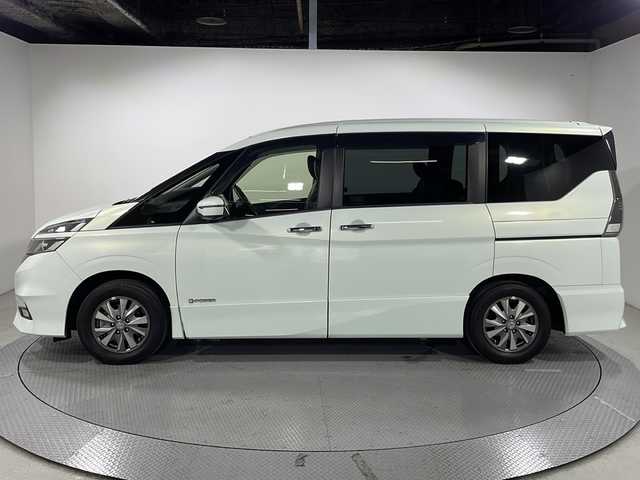 日産 セレナ e－パワー ハイウェイスター V 広島県 2018(平30)年 5.3万km ミントホワイトP 禁煙　/純正９インチナビゲーション　/両側電動スライドドア　/アラウンドビューモニター　/純正デジタルインナーミラー　/純正フリップダウンモニター　/追従型レーダークルーズコントロール　/電動パーキングブレーキ/ブレーキホールド/シートヒーター　/ＬＥＤヘッドライト/ドライブレコーダー/純正１５インチアルミホイール/ＥＴＣ/フォグライト
