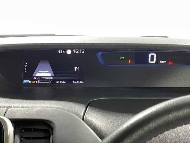 日産 セレナ e－パワー ハイウェイスター V 広島県 2018(平30)年 5.3万km ミントホワイトP 禁煙　/純正９インチナビゲーション　/両側電動スライドドア　/アラウンドビューモニター　/純正デジタルインナーミラー　/純正フリップダウンモニター　/追従型レーダークルーズコントロール　/電動パーキングブレーキ/ブレーキホールド/シートヒーター　/ＬＥＤヘッドライト/ドライブレコーダー/純正１５インチアルミホイール/ＥＴＣ/フォグライト