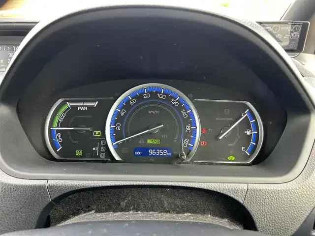 トヨタ ヴォクシー ハイブリッド V 岡山県 2015(平27)年 9.7万km ホワイトパールクリスタルシャイン 純正7インチナビ NSZT-W64T/フルセグTV、CD、DVD、Bluetooth、AM、FM/バックカメラ/ミラー一体型ドライブレコーダー/ワイヤレス充電/リアオートエアコン/前席シートヒーター/革調シートカバー/片側パワースライドドア/ビルトインETC/クルーズコントロール/GPSレーダー探知機/オートライト/革巻きステアリング