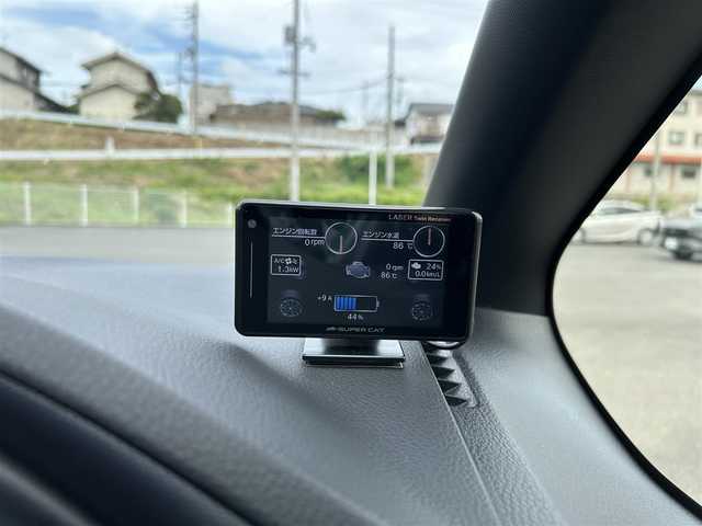 トヨタ ヴォクシー ハイブリッド V 岡山県 2015(平27)年 9.7万km ホワイトパールクリスタルシャイン 純正7インチナビ NSZT-W64T/フルセグTV、CD、DVD、Bluetooth、AM、FM/バックカメラ/ミラー一体型ドライブレコーダー/ワイヤレス充電/リアオートエアコン/前席シートヒーター/革調シートカバー/片側パワースライドドア/ビルトインETC/クルーズコントロール/GPSレーダー探知機/オートライト/革巻きステアリング