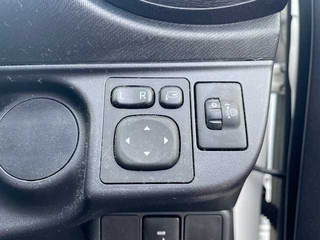 トヨタ アクア S 福岡県 2014(平26)年 5.1万km ライムホワイトパールクリスタルシャイン 社外ナビ(CN-R500WD)/ワンセグ CD DVD Bluetooth/ETC/電動格納ウインカーミラー/ドアバイザー/前後ドライブレコーダー/純正フロアマット/レベライザー/スペアキー1本/W+サイドSRS+ABS/保証書/取扱説明書