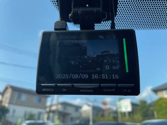 トヨタ アクア S 福岡県 2014(平26)年 5.1万km ライムホワイトパールクリスタルシャイン 社外ナビ(CN-R500WD)/ワンセグ CD DVD Bluetooth/ETC/電動格納ウインカーミラー/ドアバイザー/前後ドライブレコーダー/純正フロアマット/レベライザー/スペアキー1本/W+サイドSRS+ABS/保証書/取扱説明書