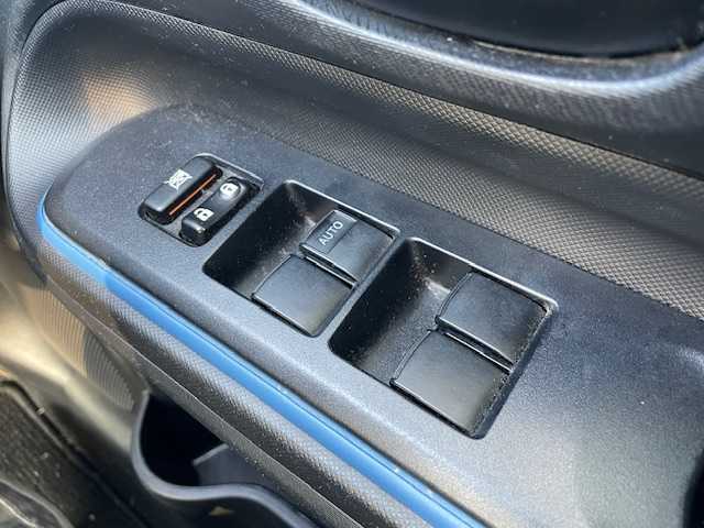 トヨタ アクア S 福岡県 2014(平26)年 5.1万km ライムホワイトパールクリスタルシャイン 社外ナビ(CN-R500WD)/ワンセグ CD DVD Bluetooth/ETC/電動格納ウインカーミラー/ドアバイザー/前後ドライブレコーダー/純正フロアマット/レベライザー/スペアキー1本/W+サイドSRS+ABS/保証書/取扱説明書