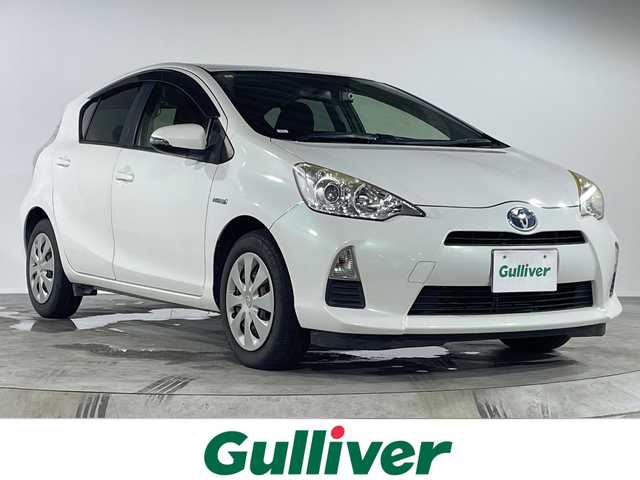 トヨタ アクア S 福岡県 2014(平26)年 5.1万km ライムホワイトパールクリスタルシャイン 社外ナビ(CN-R500WD)/ワンセグ CD DVD Bluetooth/ETC/電動格納ウインカーミラー/ドアバイザー/前後ドライブレコーダー/純正フロアマット/レベライザー/スペアキー1本/W+サイドSRS+ABS/保証書/取扱説明書