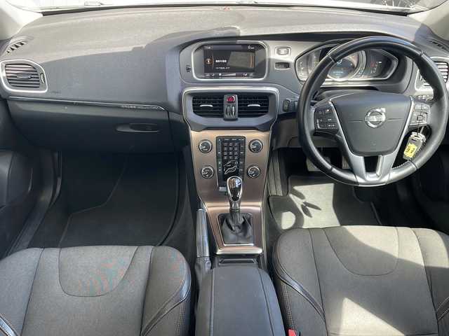 ボルボ Ｖ４０ クロスカントリー T5 AWD 長野県 2014(平26)年 12.9万km 白 ４WD/純正ナビ/純正17インチアルミ/ルーフレール/コーナーセンサー /パワーシート