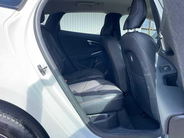 ボルボ Ｖ４０ クロスカントリー T5 AWD 長野県 2014(平26)年 12.9万km 白 ４WD/純正ナビ/純正17インチアルミ/ルーフレール/コーナーセンサー /パワーシート
