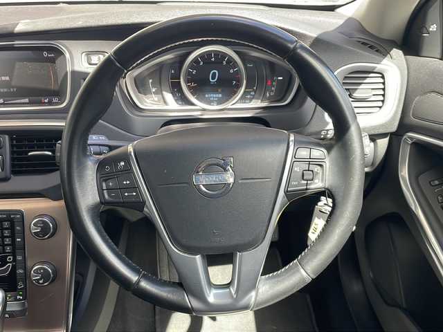 ボルボ Ｖ４０ クロスカントリー T5 AWD 長野県 2014(平26)年 12.9万km 白 ４WD/純正ナビ/純正17インチアルミ/ルーフレール/コーナーセンサー /パワーシート