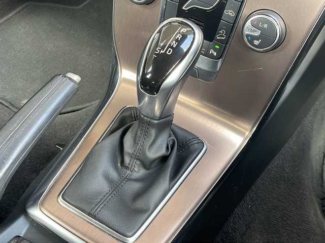 ボルボ Ｖ４０ クロスカントリー T5 AWD 長野県 2014(平26)年 12.9万km 白 ４WD/純正ナビ/純正17インチアルミ/ルーフレール/コーナーセンサー /パワーシート