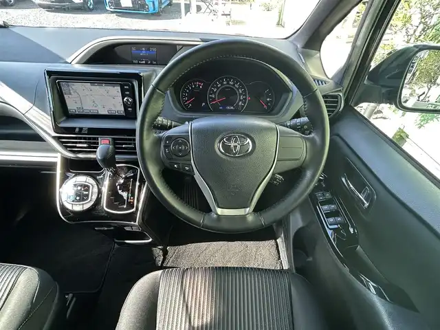 トヨタ ヴォクシー ZS 煌 埼玉県 2018(平30)年 1.4万km ブラック ワンオーナー車/純正ナビTV/バックカメラ/ビルトインETC2.0/両側パワースライドドア/LEDヘッドライト/セーフティセンス/レーダークルーズコントロール/レーンアシスト/プッシュスタート/スマートキー/走行１３６３８キロ/業者施工の内外装クリーニング済/保証書付整備手帳/取扱説明書