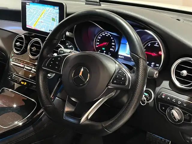 メルセデス・ベンツ ＧＬＣ２２０ d 4マチックスポーツ 道央・札幌 2018(平30)年 6.5万km ポーラホワイト レーダーセーフティパッケージ/　・ACC/　・PRE-SAFE/　・ブラインドスポットアシスト/　・レーンキープアシスト/　・リアCPA/　・ステアリングパイロット/純正HDDナビ/フルセグTV/CD/DVD/SD/USB/Bluetooth/360°カメラ/パークトロニック/パーキングパイロット/ハーフレザーシート/シートヒーター/LEDインテリジェントライトシステム/アダプティブハイビームアシストプラス/パワーテールゲート