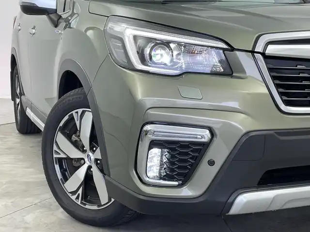 スバル フォレスター ハイブリッド アドバンス 新潟県 2020(令2)年 5万km ジャスパーグリーンM 4WD/純正メモリナビ/　フルセグTV/Bluetooth/CD/DVD/USB/レーダークルーズコントロール/衝突被害軽減ブレーキ/レーンキープアシスト/ドライバーモニタリングシステム/リアビークルディテクション/前後コーナーセンサー/パワーバックドア/前席パワーシート/ハーフレザーシート/全席シートヒーター/D席メモリーシート/ドライブレコーダー/デジタルインナーミラー/ビルトインETC/バックモニター/ステアリングヒーター/LEDヘッドライト/オートライト/パドルシフト/レザーステアリング/ステアリングスイッチ/禁煙車