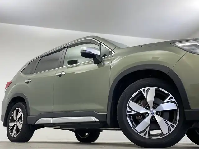 スバル フォレスター ハイブリッド アドバンス 新潟県 2020(令2)年 5万km ジャスパーグリーンM 4WD/純正メモリナビ/　フルセグTV/Bluetooth/CD/DVD/USB/レーダークルーズコントロール/衝突被害軽減ブレーキ/レーンキープアシスト/ドライバーモニタリングシステム/リアビークルディテクション/前後コーナーセンサー/パワーバックドア/前席パワーシート/ハーフレザーシート/全席シートヒーター/D席メモリーシート/ドライブレコーダー/デジタルインナーミラー/ビルトインETC/バックモニター/ステアリングヒーター/LEDヘッドライト/オートライト/パドルシフト/レザーステアリング/ステアリングスイッチ/禁煙車