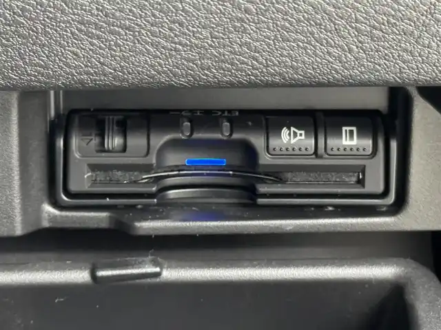 日産 セレナ ハイウェイスター 福岡県 2016(平28)年 5.7万km ブリリアントホワイトパール 後席モニター　/純正ナビ/フルセグTV　/全方位カメラ　/デジタルルームミラー　/前後ドラレコ　/ＥＴＣ　/プロパイロット　/パーキングアシスト　/エマージェンシーブレーキ　/レーンキープ　/片側電動スライドドア　/純正１６インチＡＷ/ＬＥＤヘッドライト