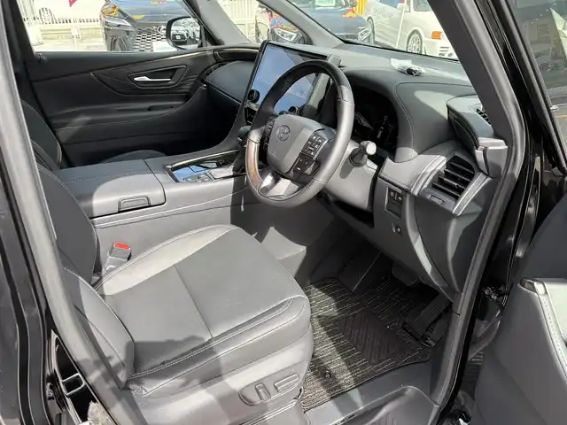 トヨタ アルファード Z 京都府 2024(令6)年 0.2万km ブラック ワンオーナー/ムーンルーフ/デジタルインナーミラー/ＴＶキャンセラー/１４インチディスプレーオーディオ/　 ナビ フルセグＴＶ USB HDMI BT/   APPLE CAR PLAY/   ANDROID AUTO/パノラミックビューカメラ/１・２列目ＰＷシート/１・２列目エアシート/電動リアゲート/ビルトインETC2.0/ステアリングヒーター/置くだけ充電/全列USB給電ポート/２列目１００Ｖ１００Ｗコンセント/セーフティセンス/　・PCS ・LTA ・LDA ・BSM/　・追従式レーダークルーズ/　・アダクティブハイビーム/前後クリアランスソナー/LEDヘッドライト/LEDフォグ/シーケンシャルターンランプ/スペアスマートキー/新車保証書