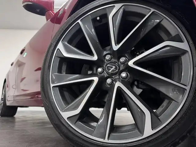 レクサス ＣＴ 200h Fスポーツ 三重県 2017(平29)年 3.9万km 赤／黒 ハイブリッド/FF/MTモード付インパネCVT/純正 7インチナビ/（AM/FM/CD/DVD/Blu-ray/SDREC/SD/USB/Bluetooth/AUX/TV）/バックガイドモニター/ドライブレコーダー 前方/ビルトイン ETC2.0/安全/・クリアランスソナー＆バックソナー/・S-VSC/・TRC/・緊急ブレーキシグナル/・車両接近通報装置/装備/・【OP】Fスポーツ用本革シート*/・8wayパワーシート（D電動ランバーサポート付8way/N4way）/・シートヒーター（D/N）/・左右独立オートエアコン（花粉除去モード付）/・オートライト/・LED ヘッドランプ＆フロントフォグランプ/・パドルシフト/・自動防眩ルームミラー/・【OP】オート電動格納式ドアミラー（広角・自動防眩・リバース連動チルトダウン・メモリー・ヒーター付）*/・【OP】雨滴感応式間欠フロントワイパー*/・プッシュスタート/・18inAW（純正流用）/・保/取/ナビ取/・スマートキーx2＋カードキーx1/・210系カローラスポーツ18inAW 純正流用/・外装色『レッドマイカクリスタルシャイン［3R1］×ブラック［212］［2LM］』/など/*…セットでメーカーOP