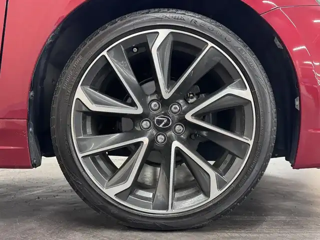 レクサス ＣＴ 200h Fスポーツ 三重県 2017(平29)年 3.9万km 赤／黒 ハイブリッド/FF/MTモード付インパネCVT/純正 7インチナビ/（AM/FM/CD/DVD/Blu-ray/SDREC/SD/USB/Bluetooth/AUX/TV）/バックガイドモニター/ドライブレコーダー 前方/ビルトイン ETC2.0/安全/・クリアランスソナー＆バックソナー/・S-VSC/・TRC/・緊急ブレーキシグナル/・車両接近通報装置/装備/・【OP】Fスポーツ用本革シート*/・8wayパワーシート（D電動ランバーサポート付8way/N4way）/・シートヒーター（D/N）/・左右独立オートエアコン（花粉除去モード付）/・オートライト/・LED ヘッドランプ＆フロントフォグランプ/・パドルシフト/・自動防眩ルームミラー/・【OP】オート電動格納式ドアミラー（広角・自動防眩・リバース連動チルトダウン・メモリー・ヒーター付）*/・【OP】雨滴感応式間欠フロントワイパー*/・プッシュスタート/・18inAW（純正流用）/・保/取/ナビ取/・スマートキーx2＋カードキーx1/・210系カローラスポーツ18inAW 純正流用/・外装色『レッドマイカクリスタルシャイン［3R1］×ブラック［212］［2LM］』/など/*…セットでメーカーOP