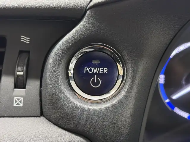 レクサス ＣＴ 200h Fスポーツ 三重県 2017(平29)年 3.9万km 赤／黒 ハイブリッド/FF/MTモード付インパネCVT/純正 7インチナビ/（AM/FM/CD/DVD/Blu-ray/SDREC/SD/USB/Bluetooth/AUX/TV）/バックガイドモニター/ドライブレコーダー 前方/ビルトイン ETC2.0/安全/・クリアランスソナー＆バックソナー/・S-VSC/・TRC/・緊急ブレーキシグナル/・車両接近通報装置/装備/・【OP】Fスポーツ用本革シート*/・8wayパワーシート（D電動ランバーサポート付8way/N4way）/・シートヒーター（D/N）/・左右独立オートエアコン（花粉除去モード付）/・オートライト/・LED ヘッドランプ＆フロントフォグランプ/・パドルシフト/・自動防眩ルームミラー/・【OP】オート電動格納式ドアミラー（広角・自動防眩・リバース連動チルトダウン・メモリー・ヒーター付）*/・【OP】雨滴感応式間欠フロントワイパー*/・プッシュスタート/・18inAW（純正流用）/・保/取/ナビ取/・スマートキーx2＋カードキーx1/・210系カローラスポーツ18inAW 純正流用/・外装色『レッドマイカクリスタルシャイン［3R1］×ブラック［212］［2LM］』/など/*…セットでメーカーOP