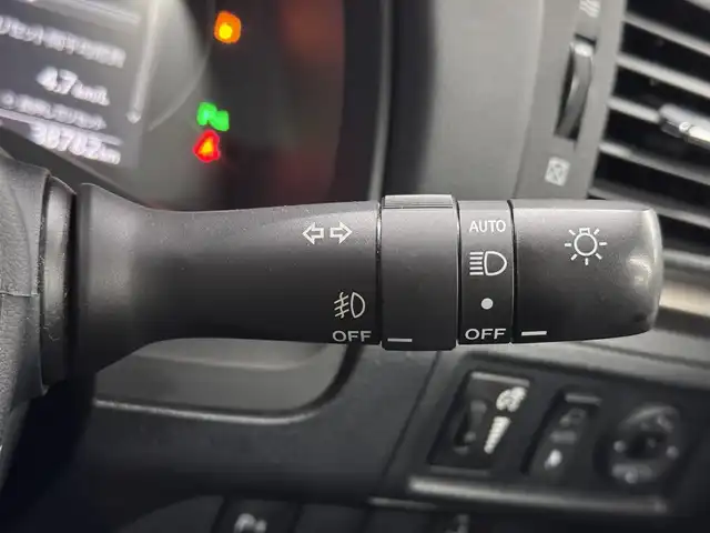 レクサス ＣＴ 200h Fスポーツ 三重県 2017(平29)年 3.9万km 赤／黒 ハイブリッド/FF/MTモード付インパネCVT/純正 7インチナビ/（AM/FM/CD/DVD/Blu-ray/SDREC/SD/USB/Bluetooth/AUX/TV）/バックガイドモニター/ドライブレコーダー 前方/ビルトイン ETC2.0/安全/・クリアランスソナー＆バックソナー/・S-VSC/・TRC/・緊急ブレーキシグナル/・車両接近通報装置/装備/・【OP】Fスポーツ用本革シート*/・8wayパワーシート（D電動ランバーサポート付8way/N4way）/・シートヒーター（D/N）/・左右独立オートエアコン（花粉除去モード付）/・オートライト/・LED ヘッドランプ＆フロントフォグランプ/・パドルシフト/・自動防眩ルームミラー/・【OP】オート電動格納式ドアミラー（広角・自動防眩・リバース連動チルトダウン・メモリー・ヒーター付）*/・【OP】雨滴感応式間欠フロントワイパー*/・プッシュスタート/・18inAW（純正流用）/・保/取/ナビ取/・スマートキーx2＋カードキーx1/・210系カローラスポーツ18inAW 純正流用/・外装色『レッドマイカクリスタルシャイン［3R1］×ブラック［212］［2LM］』/など/*…セットでメーカーOP