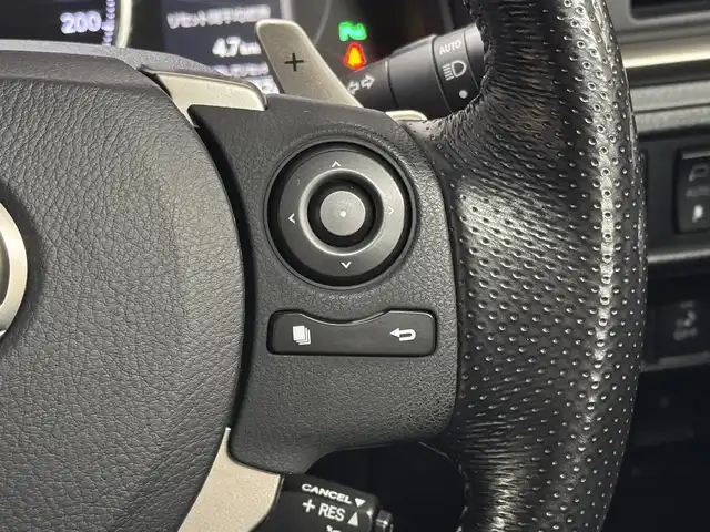レクサス ＣＴ 200h Fスポーツ 三重県 2017(平29)年 3.9万km 赤／黒 ハイブリッド/FF/MTモード付インパネCVT/純正 7インチナビ/（AM/FM/CD/DVD/Blu-ray/SDREC/SD/USB/Bluetooth/AUX/TV）/バックガイドモニター/ドライブレコーダー 前方/ビルトイン ETC2.0/安全/・クリアランスソナー＆バックソナー/・S-VSC/・TRC/・緊急ブレーキシグナル/・車両接近通報装置/装備/・【OP】Fスポーツ用本革シート*/・8wayパワーシート（D電動ランバーサポート付8way/N4way）/・シートヒーター（D/N）/・左右独立オートエアコン（花粉除去モード付）/・オートライト/・LED ヘッドランプ＆フロントフォグランプ/・パドルシフト/・自動防眩ルームミラー/・【OP】オート電動格納式ドアミラー（広角・自動防眩・リバース連動チルトダウン・メモリー・ヒーター付）*/・【OP】雨滴感応式間欠フロントワイパー*/・プッシュスタート/・18inAW（純正流用）/・保/取/ナビ取/・スマートキーx2＋カードキーx1/・210系カローラスポーツ18inAW 純正流用/・外装色『レッドマイカクリスタルシャイン［3R1］×ブラック［212］［2LM］』/など/*…セットでメーカーOP