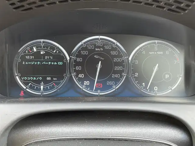 ジャガー ＸＪ ラグジュアリー 岡山県 2011(平23)年 13.9万km フジホワイト 登録時走行距離138764km/サンルーフ/純正HDDナビ/(AM/FM/TV/DISC)/クルーズコントロール/クリアランスソナー/バックカメラ/ETC/ドライブレコーダー/D+N席シートヒーター/D+N席パワーシート/D席シートメモリ/パドルシフト/電動リアゲート/スマートキー/純正19インチアルミホイール