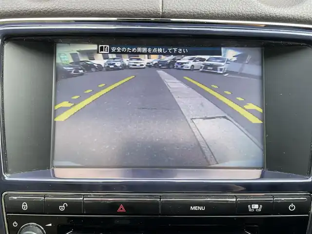 ジャガー ＸＪ ラグジュアリー 岡山県 2011(平23)年 13.9万km フジホワイト 登録時走行距離138764km/サンルーフ/純正HDDナビ/(AM/FM/TV/DISC)/クルーズコントロール/クリアランスソナー/バックカメラ/ETC/ドライブレコーダー/D+N席シートヒーター/D+N席パワーシート/D席シートメモリ/パドルシフト/電動リアゲート/スマートキー/純正19インチアルミホイール