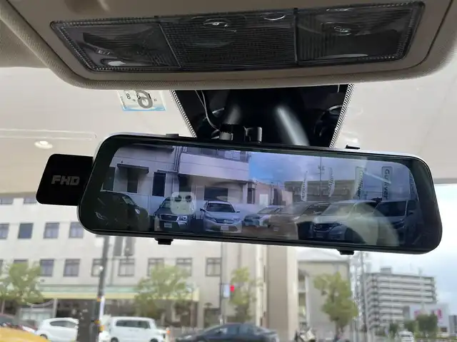 ジャガー ＸＪ ラグジュアリー 岡山県 2011(平23)年 13.9万km フジホワイト 登録時走行距離138764km/サンルーフ/純正HDDナビ/(AM/FM/TV/DISC)/クルーズコントロール/クリアランスソナー/バックカメラ/ETC/ドライブレコーダー/D+N席シートヒーター/D+N席パワーシート/D席シートメモリ/パドルシフト/電動リアゲート/スマートキー/純正19インチアルミホイール