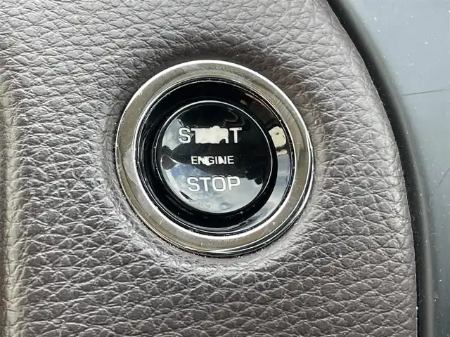 ジャガー ＸＪ ラグジュアリー 岡山県 2011(平23)年 13.9万km フジホワイト 登録時走行距離138764km/サンルーフ/純正HDDナビ/(AM/FM/TV/DISC)/クルーズコントロール/クリアランスソナー/バックカメラ/ETC/ドライブレコーダー/D+N席シートヒーター/D+N席パワーシート/D席シートメモリ/パドルシフト/電動リアゲート/スマートキー/純正19インチアルミホイール