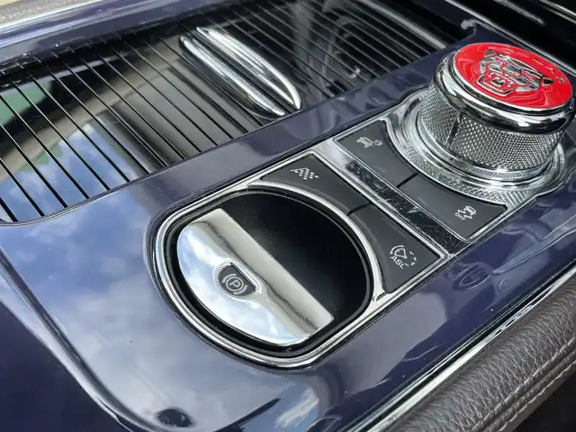 ジャガー ＸＪ ラグジュアリー 岡山県 2011(平23)年 13.9万km フジホワイト 登録時走行距離138764km/サンルーフ/純正HDDナビ/(AM/FM/TV/DISC)/クルーズコントロール/クリアランスソナー/バックカメラ/ETC/ドライブレコーダー/D+N席シートヒーター/D+N席パワーシート/D席シートメモリ/パドルシフト/電動リアゲート/スマートキー/純正19インチアルミホイール