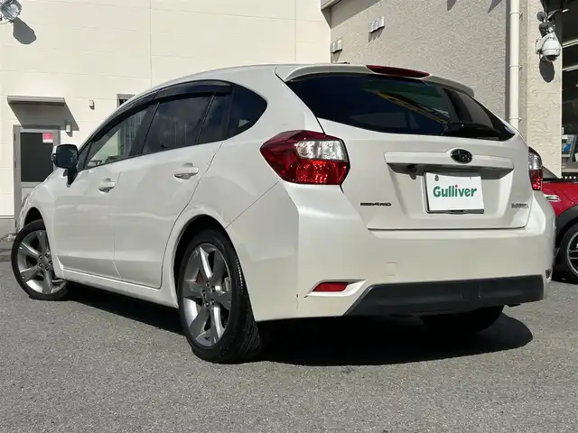 スバル インプレッサ スポーツ 2．0i アイサイト 和歌山県 2012(平24)年 5.8万km サテンホワイトパール ワンオーナー/carrozzeria製社外ナビ（フルセグTV/FM/AM/DVD/CD/MSV/SD）/ASSURA製車外レーダー/バックカメラ/ETC/横滑り防止装置/衝突被害軽減ブレーキ/アイドリングストップ/オートライト/クルーズコントロール/プッシュスタート/取扱説明書/保証書/純正アルミホイール/純正ドアバイザー/純正フロアマット