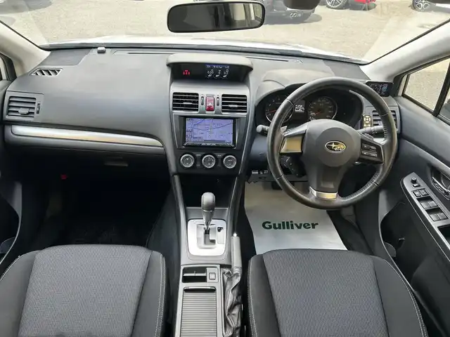 スバル インプレッサ スポーツ 2．0i アイサイト 和歌山県 2012(平24)年 5.8万km サテンホワイトパール ワンオーナー/carrozzeria製社外ナビ（フルセグTV/FM/AM/DVD/CD/MSV/SD）/ASSURA製車外レーダー/バックカメラ/ETC/横滑り防止装置/衝突被害軽減ブレーキ/アイドリングストップ/オートライト/クルーズコントロール/プッシュスタート/取扱説明書/保証書/純正アルミホイール/純正ドアバイザー/純正フロアマット