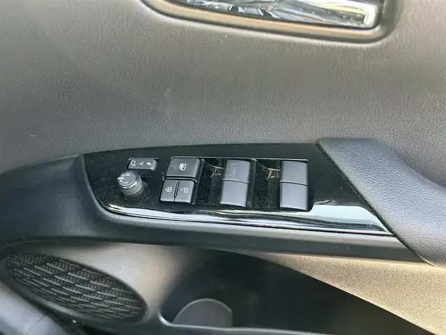 トヨタ プリウス SセーフティプラスⅡ 広島県 2020(令2)年 4.1万km アティチュードブラックマイカ ワンオーナー/フルタイム４DW/メモリナビ/（フルセグTV/Bluetooth/CD）/バックカメラ/クルーズコントロール（追従走行・有り）/プッシュスタート/ビルドインETC/LEDヘッドライト/衝突軽減ブレーキ/レーンキープアシスト/オートハイビーム/ドアバイザー