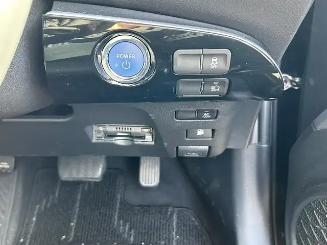 トヨタ プリウス SセーフティプラスⅡ 広島県 2020(令2)年 4.1万km アティチュードブラックマイカ ワンオーナー/フルタイム４DW/メモリナビ/（フルセグTV/Bluetooth/CD）/バックカメラ/クルーズコントロール（追従走行・有り）/プッシュスタート/ビルドインETC/LEDヘッドライト/衝突軽減ブレーキ/レーンキープアシスト/オートハイビーム/ドアバイザー