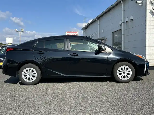 トヨタ プリウス SセーフティプラスⅡ 広島県 2020(令2)年 4.1万km アティチュードブラックマイカ ワンオーナー/フルタイム４DW/メモリナビ/（フルセグTV/Bluetooth/CD）/バックカメラ/クルーズコントロール（追従走行・有り）/プッシュスタート/ビルドインETC/LEDヘッドライト/衝突軽減ブレーキ/レーンキープアシスト/オートハイビーム/ドアバイザー