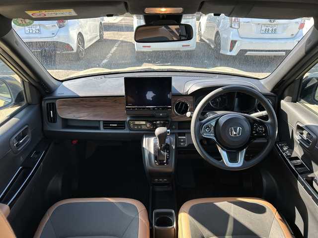 ホンダ Ｎ ＯＮＥ オリジナル スタイル+アーバン 神奈川県 2024(令6)年 0.9万km ガーデングリーンM 純正9インチSDナビ【LXU-247NBi】/(AM/FM/フルセグ/DVD/CD/SD/USB/MSV/Bluetooth)/ホンダセンシング/アクティブクルーズコントロール/充電用USBタイプCポート×2/プライムスムースフロントシート/前席シートヒーター/14インチスチールホイール＋カラードディッシュホイール/CMBS/先行車発進お知らせ/路外逸脱抑制システム/レーンキープアシストシステム/標識認識機能/アイドリングストップ/LEDヘッドライト/オートライト/ウィンカーミラー/電動格納ミラー/プッシュスタート/スマートキー/フロアマット/保証書