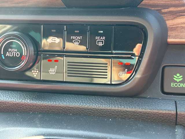 ホンダ Ｎ ＯＮＥ オリジナル スタイル+アーバン 神奈川県 2024(令6)年 0.9万km ガーデングリーンM 純正9インチSDナビ【LXU-247NBi】/(AM/FM/フルセグ/DVD/CD/SD/USB/MSV/Bluetooth)/ホンダセンシング/アクティブクルーズコントロール/充電用USBタイプCポート×2/プライムスムースフロントシート/前席シートヒーター/14インチスチールホイール＋カラードディッシュホイール/CMBS/先行車発進お知らせ/路外逸脱抑制システム/レーンキープアシストシステム/標識認識機能/アイドリングストップ/LEDヘッドライト/オートライト/ウィンカーミラー/電動格納ミラー/プッシュスタート/スマートキー/フロアマット/保証書