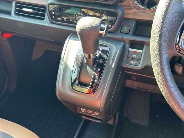 ホンダ Ｎ ＯＮＥ オリジナル スタイル+アーバン 神奈川県 2024(令6)年 0.9万km ガーデングリーンM 純正9インチSDナビ【LXU-247NBi】/(AM/FM/フルセグ/DVD/CD/SD/USB/MSV/Bluetooth)/ホンダセンシング/アクティブクルーズコントロール/充電用USBタイプCポート×2/プライムスムースフロントシート/前席シートヒーター/14インチスチールホイール＋カラードディッシュホイール/CMBS/先行車発進お知らせ/路外逸脱抑制システム/レーンキープアシストシステム/標識認識機能/アイドリングストップ/LEDヘッドライト/オートライト/ウィンカーミラー/電動格納ミラー/プッシュスタート/スマートキー/フロアマット/保証書