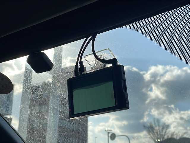 トヨタ ヴォクシー ハイブリッド S－Z 京都府 2022(令4)年 4.9万km ホワイトパールクリスタルシャイン 純正１０インチディスプレイオーディオ　ナビ　フルセグ　Ｂｌｕｅｔｏｏｔｈオーディオ　バックカメラ　後席フリップダウンモニター　レーダークルーズ　両側パワースライド　ＬＥＤライト　シートヒーター　前後ドラレコ　クリアランスソナー　ビルトインETC