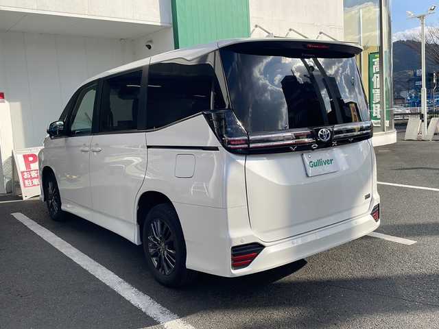 トヨタ ヴォクシー ハイブリッド S－Z 京都府 2022(令4)年 4.9万km ホワイトパールクリスタルシャイン 純正１０インチディスプレイオーディオ　ナビ　フルセグ　Ｂｌｕｅｔｏｏｔｈオーディオ　バックカメラ　後席フリップダウンモニター　レーダークルーズ　両側パワースライド　ＬＥＤライト　シートヒーター　前後ドラレコ　クリアランスソナー　ビルトインETC