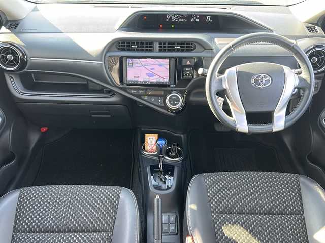 トヨタ アクア X－URBAN 岐阜県 2015(平27)年 11.5万km コバルトブルーメタリック 【登録時走行距離：114635km】/社外ナビ/フルセグテレビ/バックカメラ/ルーフレール/Ｘ－ＵＲＢＡＮエアロ/ＬＥＤヘッドライト/純正アルミホイール/純正フロアマット/ドアバイザー/フォグランプ/ハーフレザーシート/ETC/禁煙車/プッシュスタート/スマートキー/横滑り防止装置